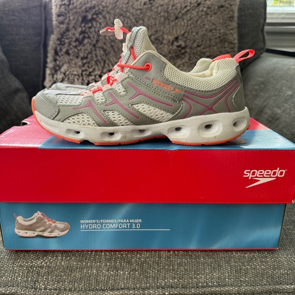 Speedo water shoes, size 7 - Picture 1 of 5